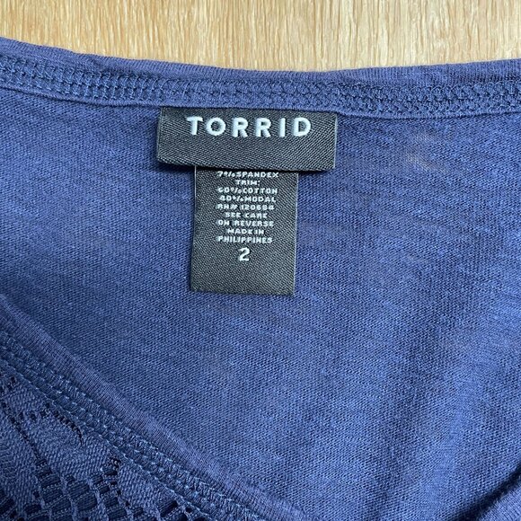 TORRID SHIRT FLORAL SEMI SHEER CUT OUT V-NECK LIGHTWEIGHT STRETCH WOMEN'S 2 (2X) - Picture 4 of 10